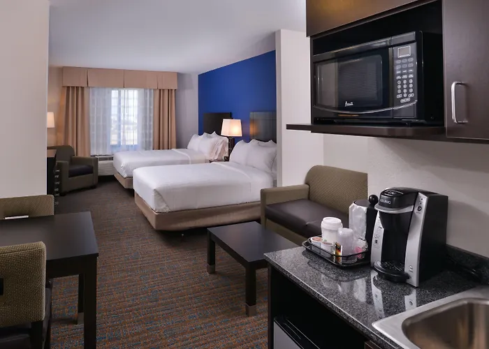 Holiday Inn Express & Suites Bakersfield Airport By Ihg